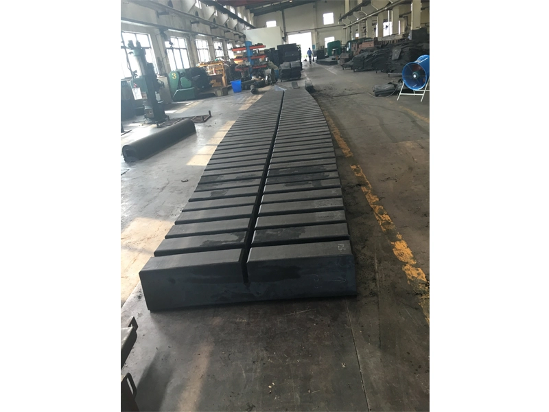 Défense en caoutchouc Premium W de qualité export, directement de l'usine en Chine.