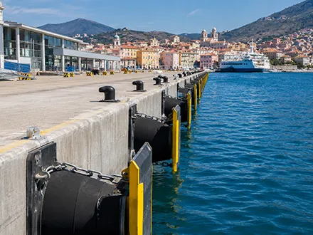 Super Cell Fenders : Assurer une absorption d’énergie maximale pour les ports à fort trafic